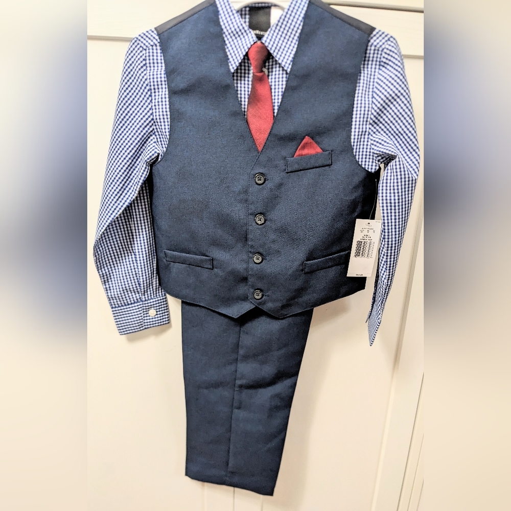 VAN HEUSEN, 4 Piece, Navy and Red Suit with Shirt, vest and tie. Size 7.